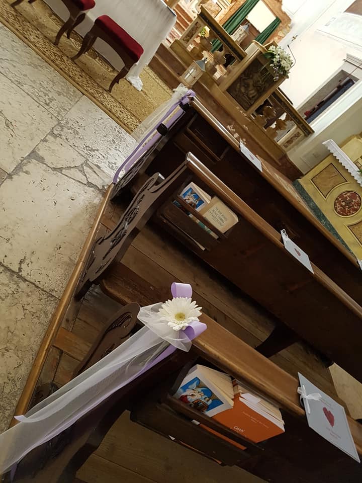 01 Allestimento Matrimonio Banchi Gerbere Bianche Fioreria Bruseghini Besenello Trento